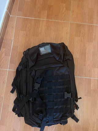 Mochila táctica negra con saco