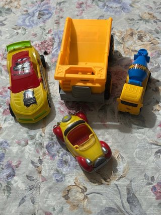 Lote de 4 coches de juguete