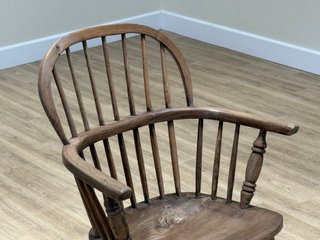 Silla Windsor antigua de madera