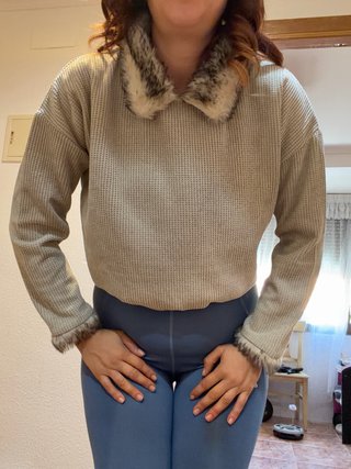 Jersey beige con cuello de pelo talla es mejor L