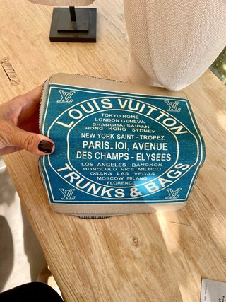 Cartera Louis Vuitton con ciudades