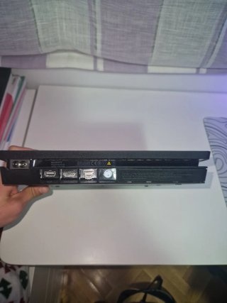 PS4 (PlayStation 4) con 2 Mandos