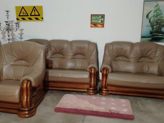 PRATICAMENTE NUOVO set divani in pelle ! CONSEGNA