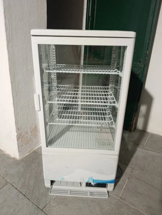 Nevera pequeña expositora refrigerada