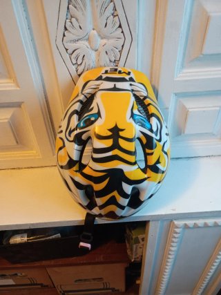 Casco protector bici diseño tigre