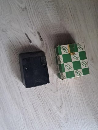 RENAULT 4 F6, RENAULT 5. TULIPA LUZ MATRICULA.