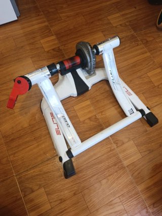 Rodillo de Entrenamiento Elite Qubo Fluid