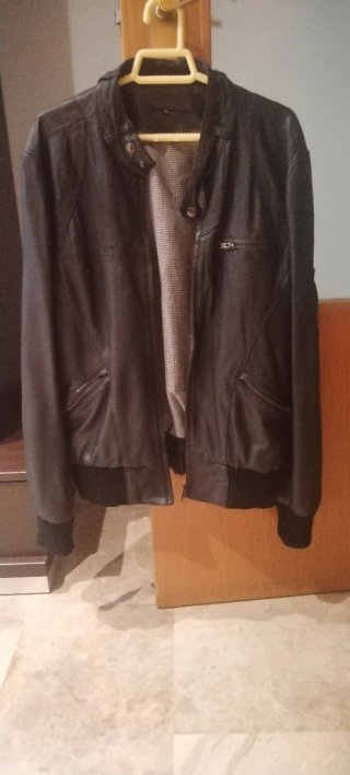 Chaqueta Negra Estilo Bomber