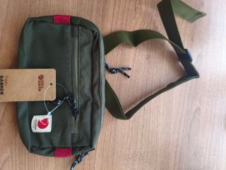 Riñonera Fjallraven Kanken Verde y Roja