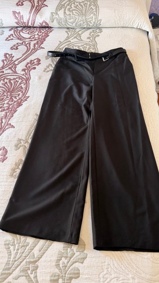 Pantalón negro ancho con cinturón