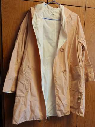 Chaqueta reversible rosa/blanca con capucha