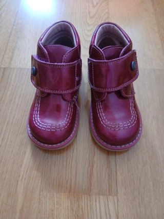 Zapatos infantiles granates charol talla 23