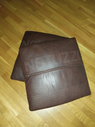 Cojín Natuzzi Piel Marrón Oscuro