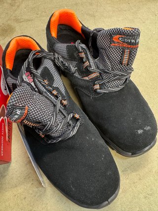 Zapatos de seguridad Cofra negros y naranjas