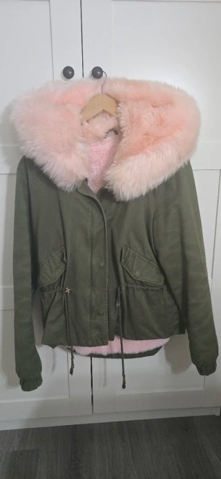 Chaqueta Abrigo Verde con Capucha Rosa