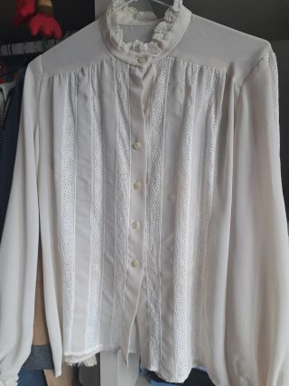 Blusa vintage cruda con encaje