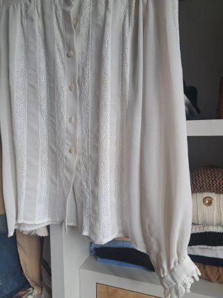 Blusa vintage cruda con encaje