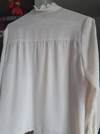 Blusa vintage cruda con encaje