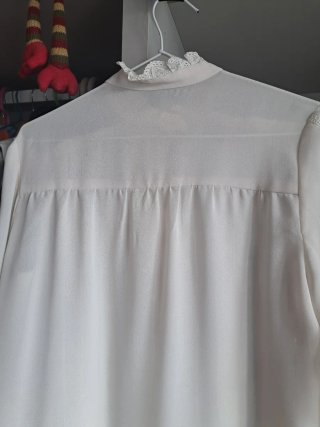 Blusa vintage cruda con encaje