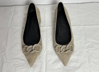 Zapatos Renatta de Ante Beige