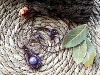 Collana in macramè fatta a mano con ametista