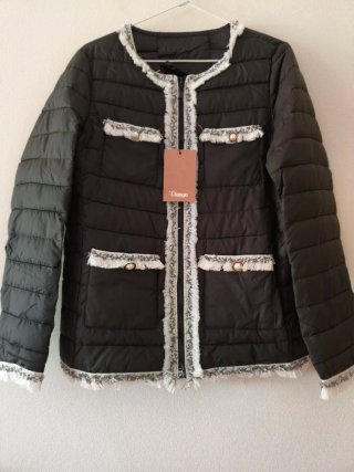 Chaqueta Negra con Detalles de Flecos