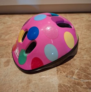 Casco rosa de bici niña con lunares
