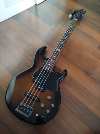 Bajo Eléctrico Yamaha BB734A DCS