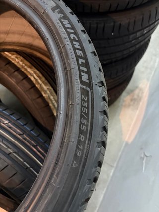 2 Neumáticos Michelin 235/35/19