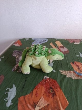 Peluche Huevo estegosaurio IKEA
