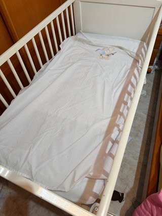 Cuna de bebé blanca