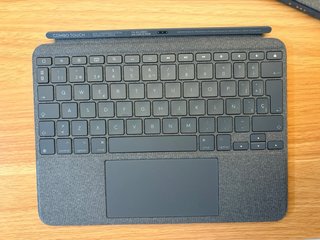 Teclado Logitech Combo Touch para iPad