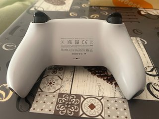 Controller PS5 in buone condizioni senza vibrazioni per ridurre il peso