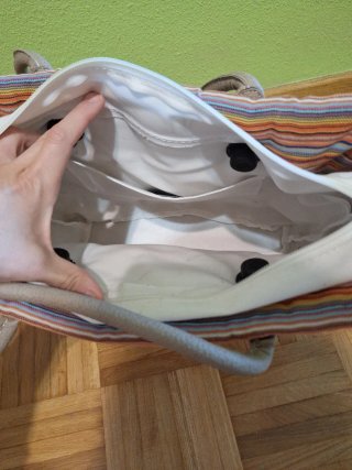 Bolso O bag crema con banda multicolor