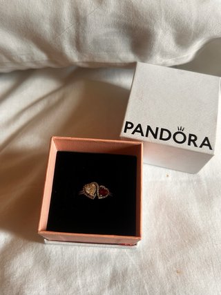 Anillo Pandora Corazones Dobles Dorado y Rojo