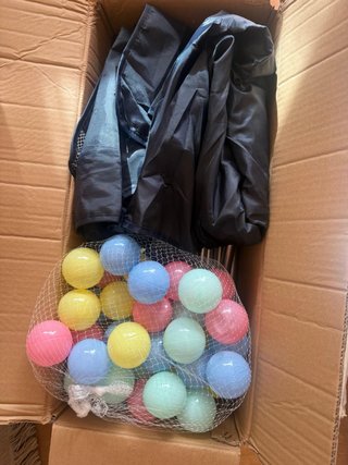 Parque de juegos infantil con bolas