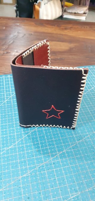 Cartera artesanal cuero - piel ternera engrasada
