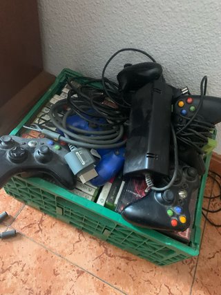 Xbox 360 con mandos y juegos