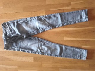 Pantalones grises