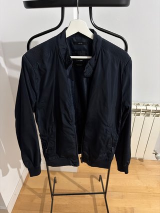 Cazadora fina Zara negra