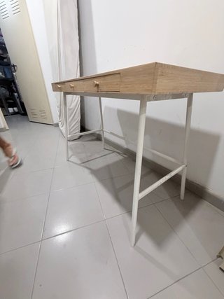 Scrivania con cassetti