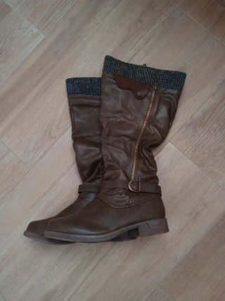 Botas altas marrones con cremallera