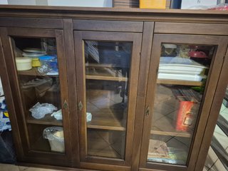 Vetrina in legno e vetro