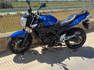 Suzuki GSR 600 Naked Azul