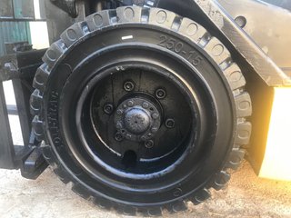 CARRETILLA ELEVADORA DIESEL YALE 2.500KG!!!