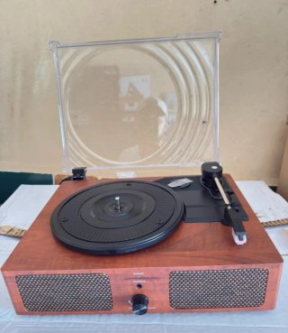 Giradischi in legno con vinile