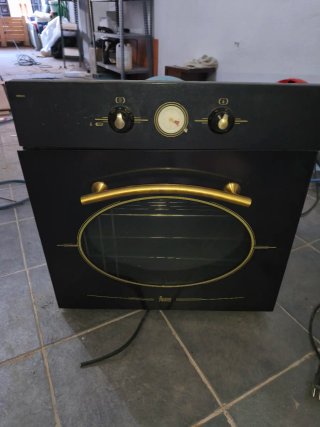 Horno Teka Retro Negro y Dorado