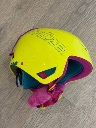 Casco de esquí amarillo para niña