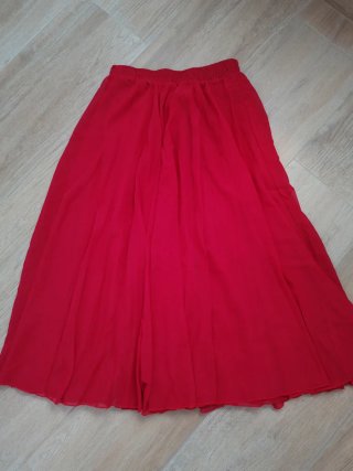 Falda larga roja
