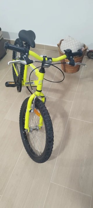 Bicicleta de 20 pulgadas amarilla